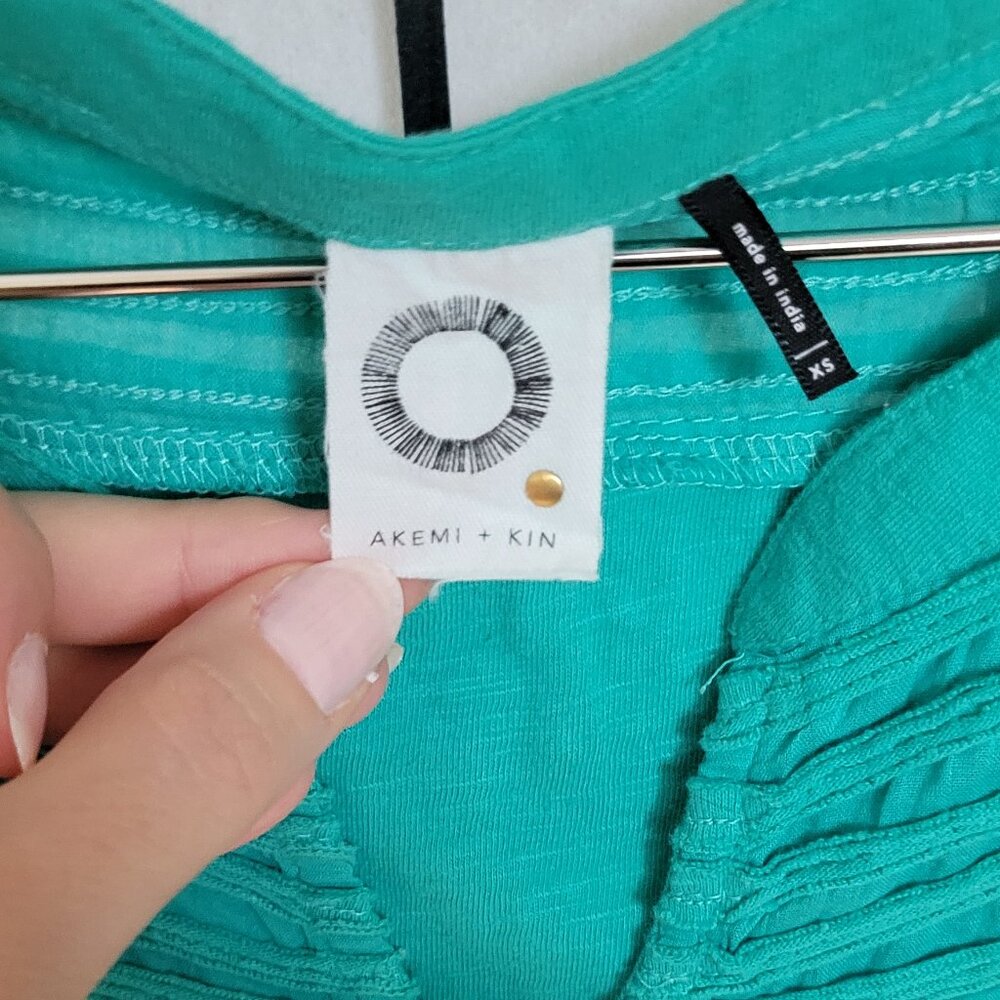 Anthropologie embroidered Tee top - Picture 9 of 9